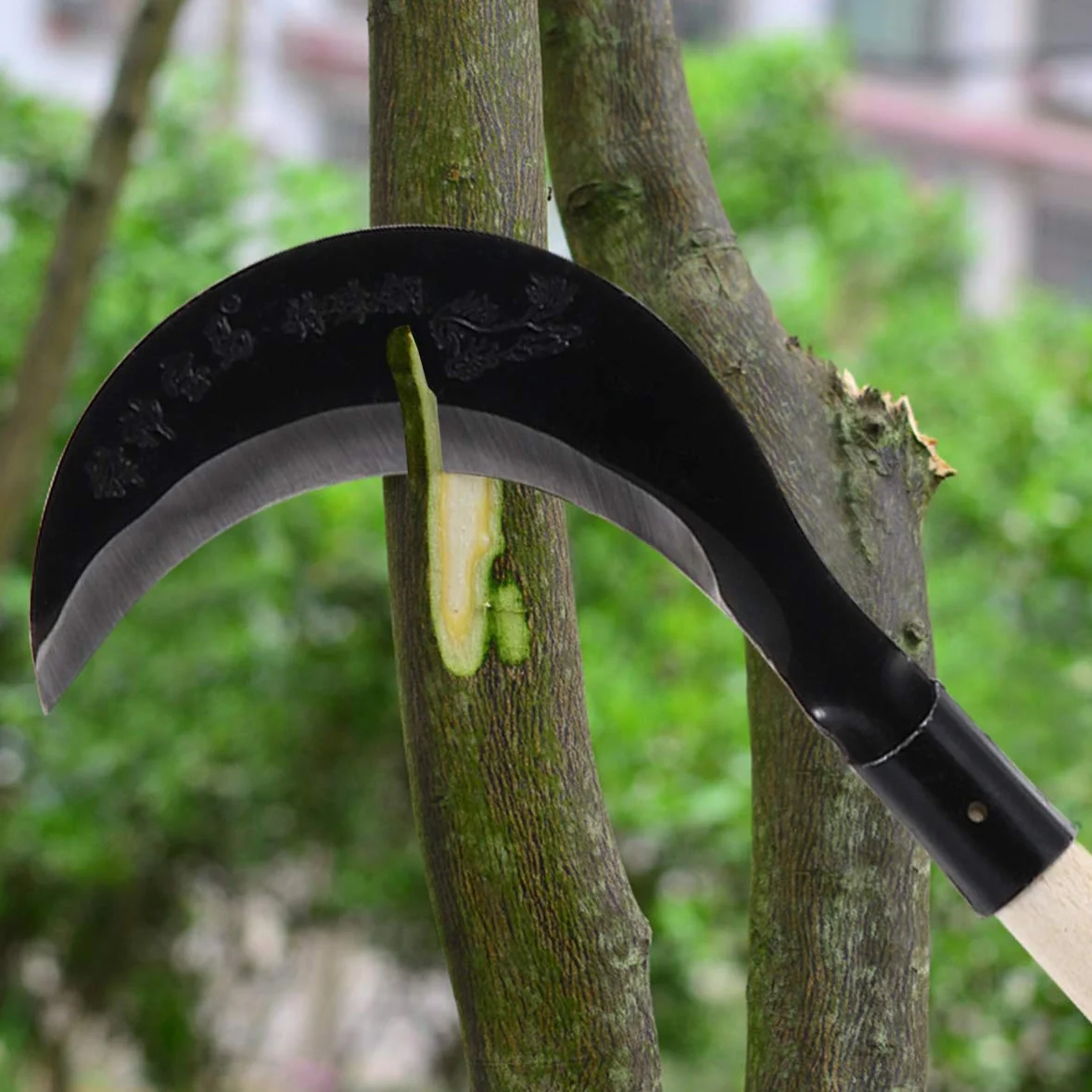 BESPORTBLE Guadaña de Mano para Deshierbar Mango Largo de Madera, Acero al Manganeso Afilado y Equilibrado para Jardinería y Césped Varios estilos