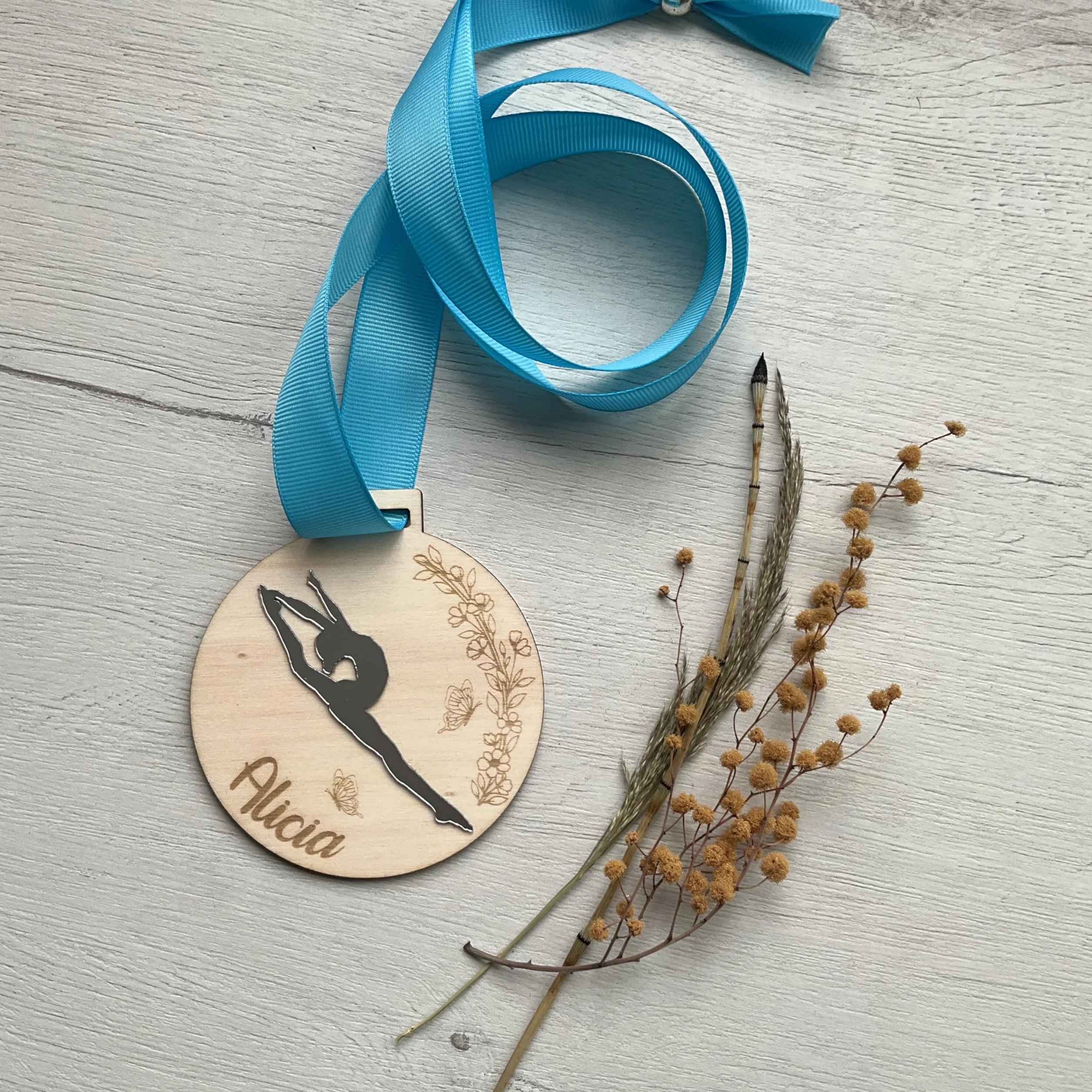 Medalla de Gimnasia rítmica de Madera Personalizada con Nombre y Fecha Grabada