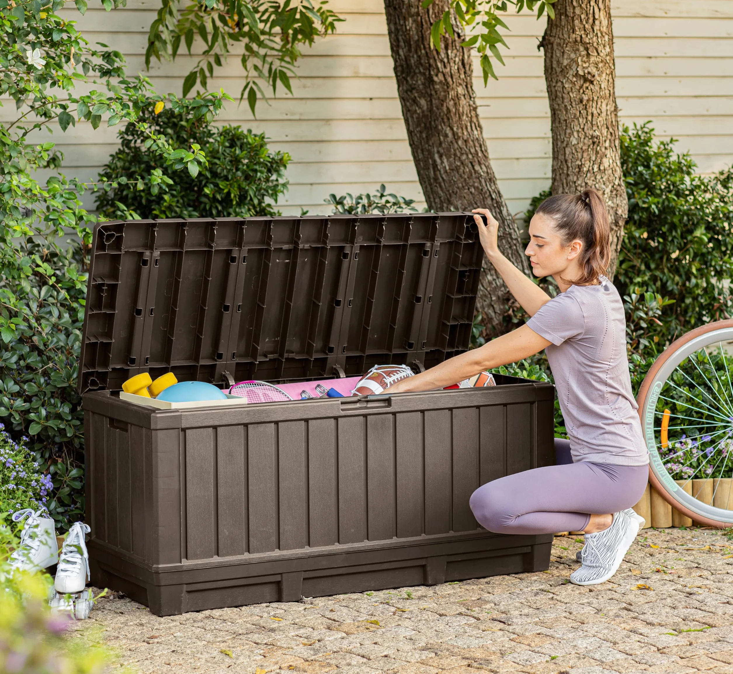 Keter Kentwood Baúl de Resina con Aspecto de Madera, 250 kg, Ruedas Incluidas, Marrón