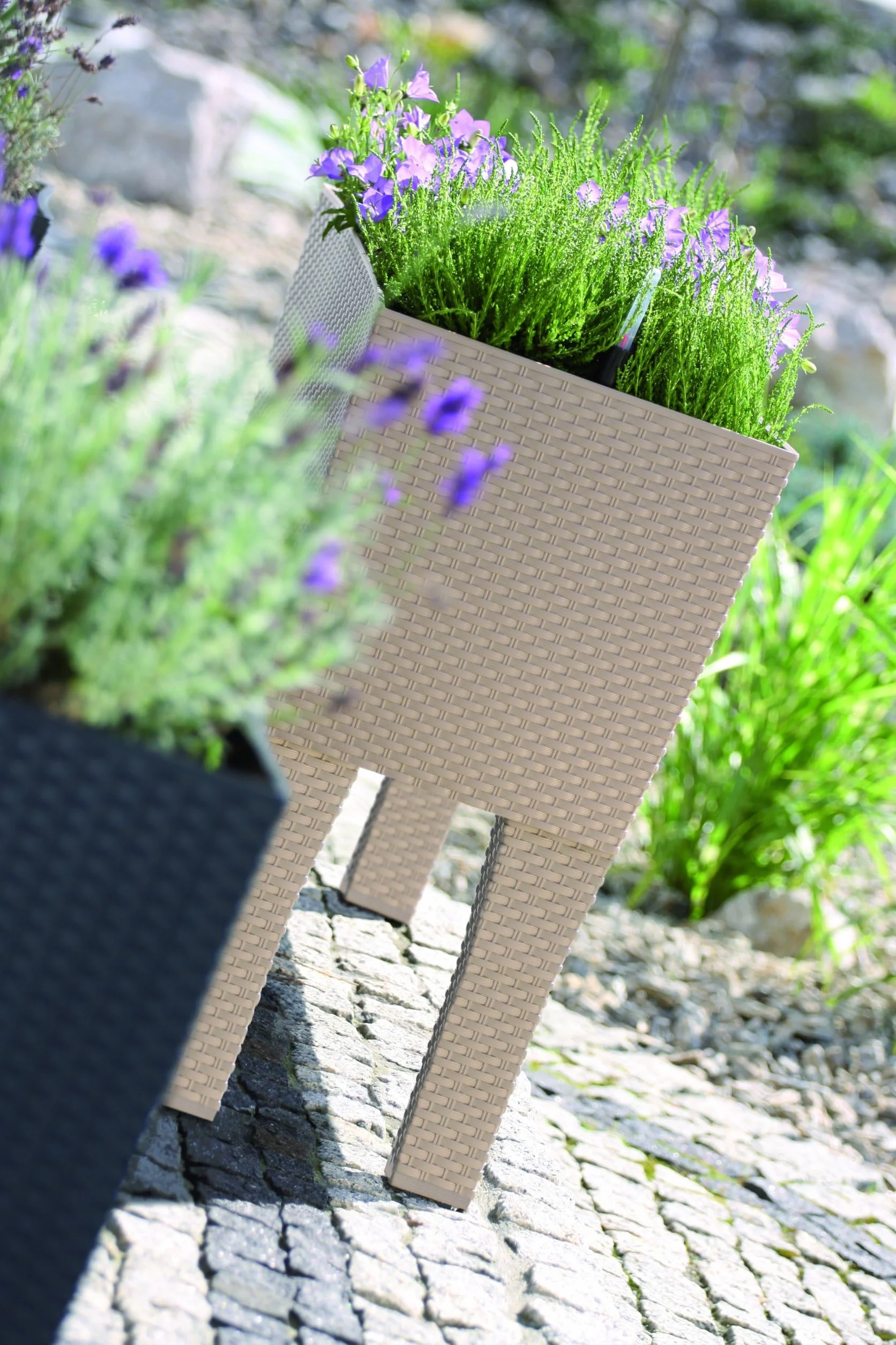 Prosperplast Jardinera c/patas mod. rato jh 600. c/autorriego 60x25x46cm. chocolate, Ocre oscuro, 60 cm