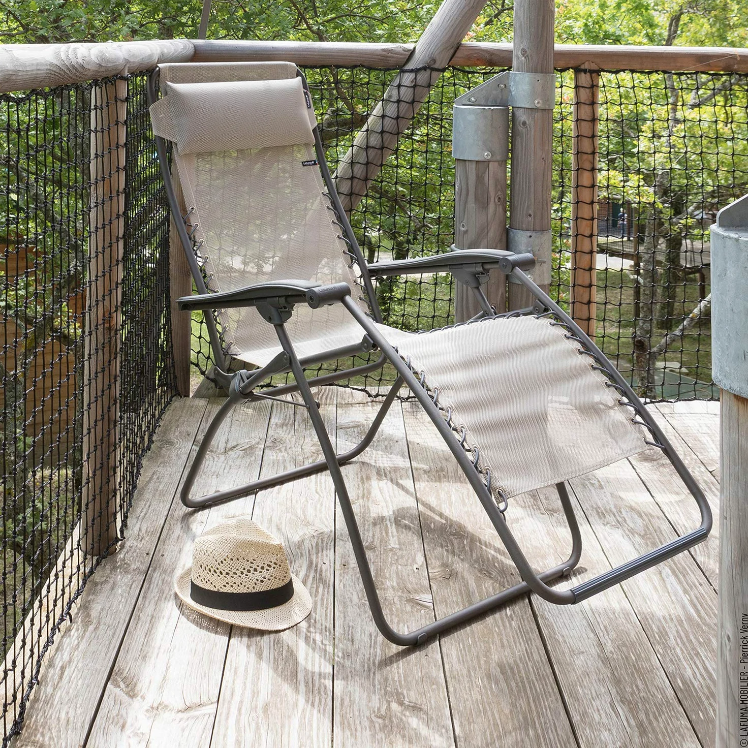 LAFUMA MOBILIER Tumbona Relax, Plegable y Ajustable, Sistema de Cordones, RSXA, Texplast, Color: Castaño, LFM2045-9147