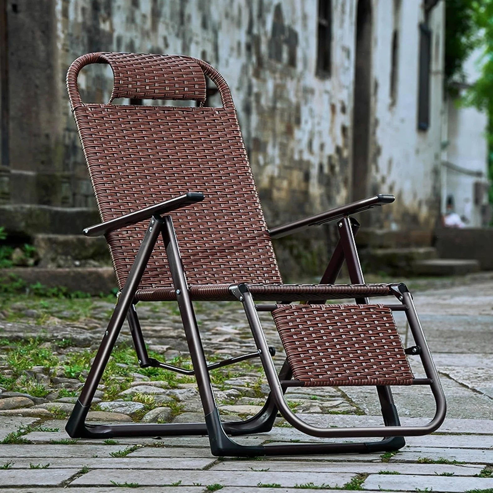 Ratán Tumbona Playa Plegable Ligera,tumbonas Jardin Exterior,silla Gravedad Cero Tumbona De Relax,Portátil Tumbonas Con Reposabrazos, Respaldo Ajustable,respirable,ahorra Espacio. ( Color : Brown )