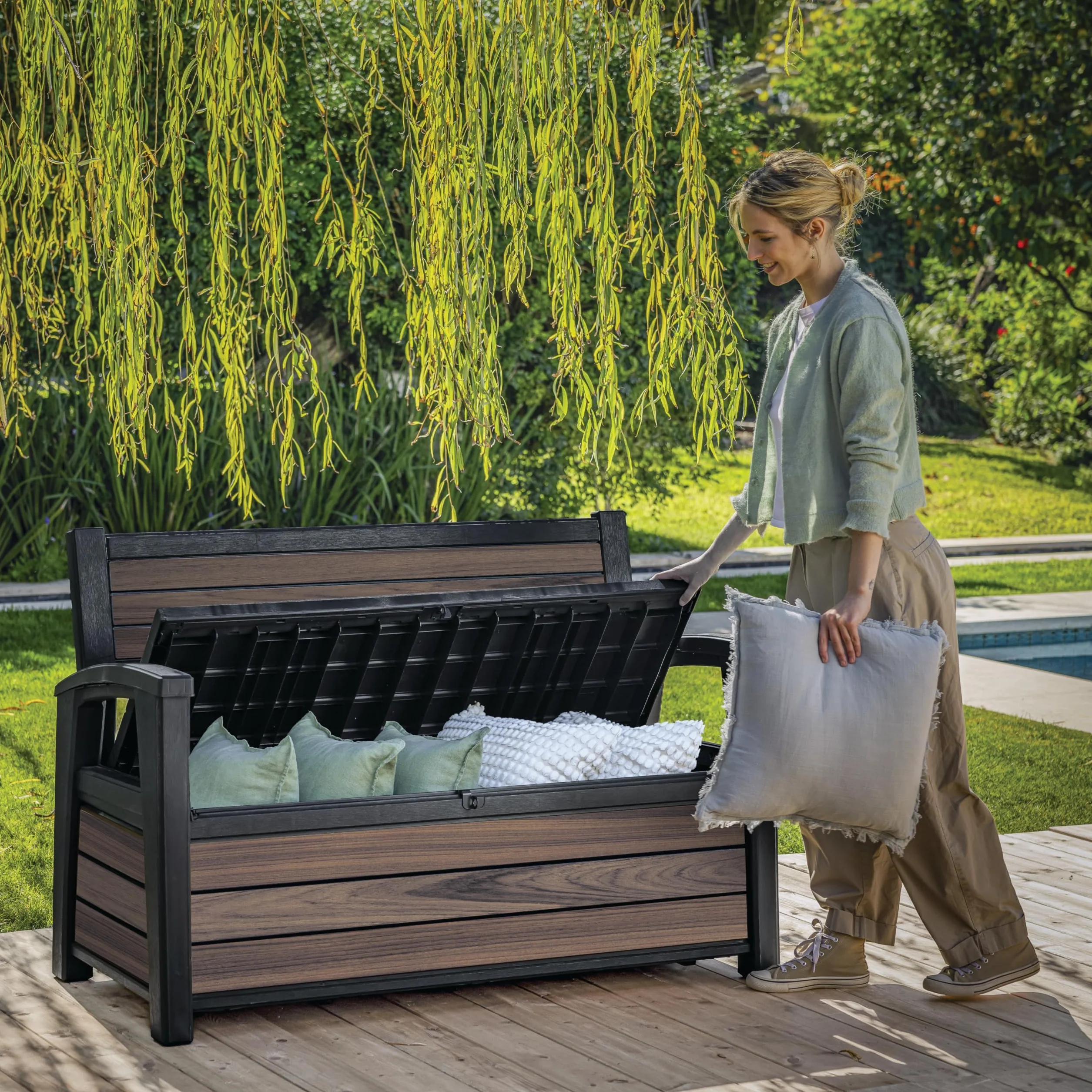Keter Deco Baúl Exterior Almacenaje 227L Resina Efecto Madera Rosewood 151.7x72.5x70 cm