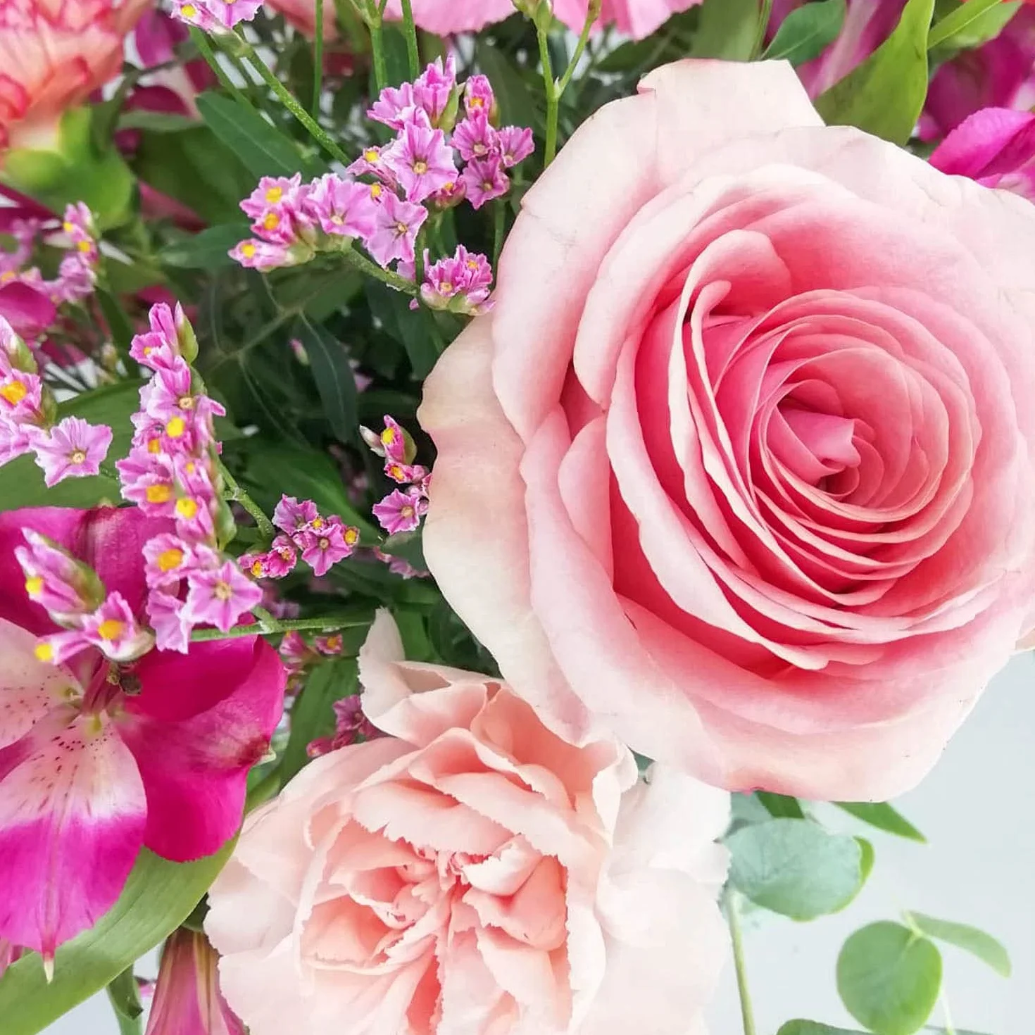 Ramo de flores naturales a domicilio - Flores frescas - Entrega gratis 24 horas - Tarjeta dedicatoria
