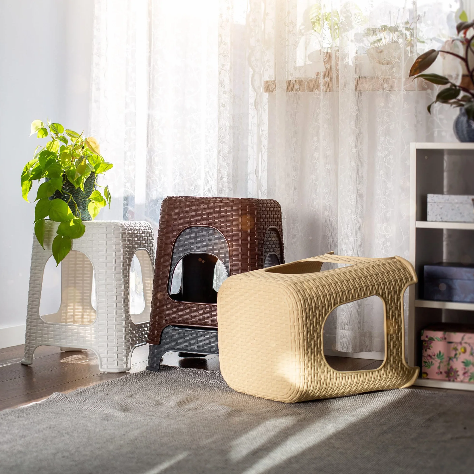 KADAX Elegante Taburete de Plástico con Acabado de Ratán para Exteriores, Patios, Balcones y Jardines (Beige)