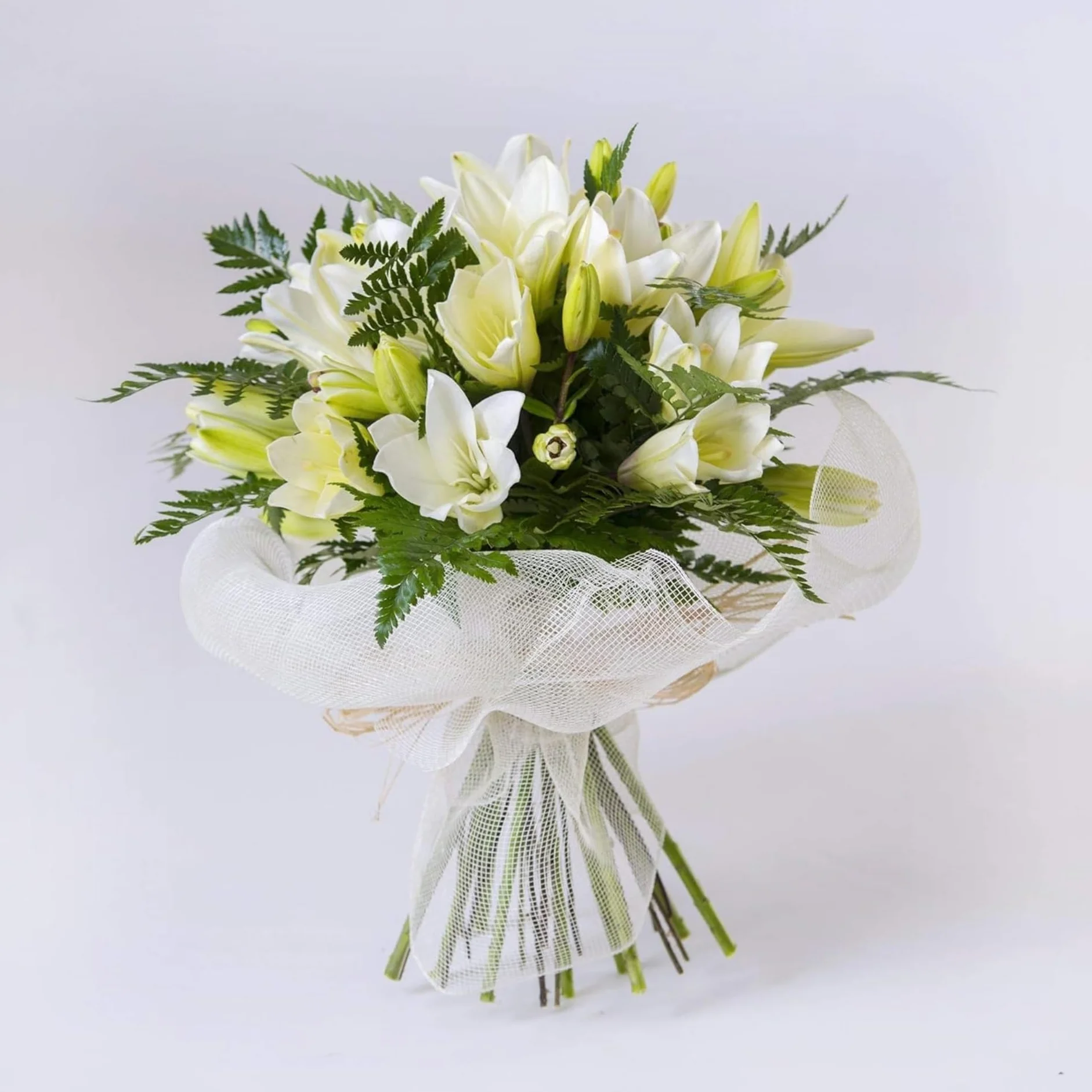 Ramo de flores naturales a domicilio Lilium blanco con tarjeta de dedicatoria