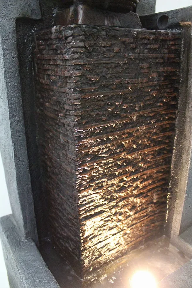 Fuente de Hierro Forjado de la Marca Gran Fuente, Iluminación LED y Cascada de Agua, Decoración de Jardín