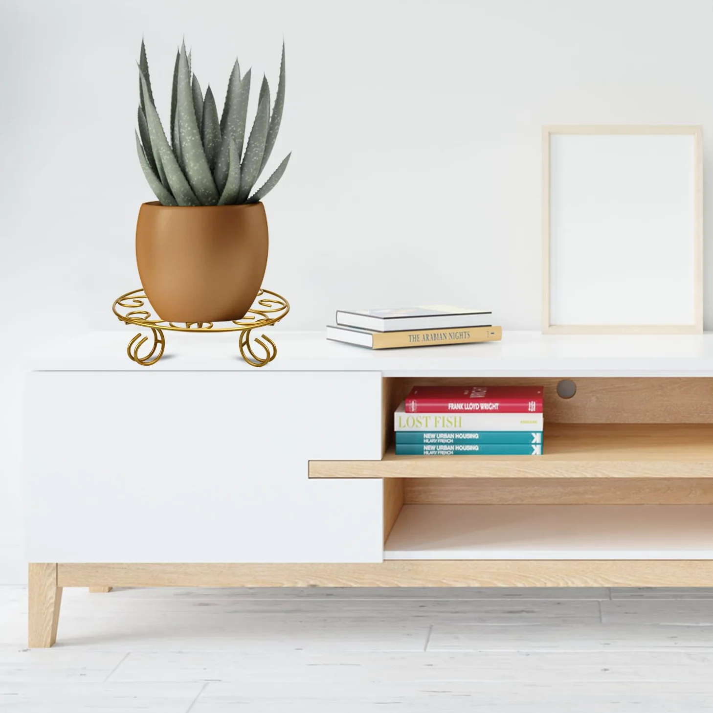ORILEY Soporte redondo de metal para macetas, resistente, elegante y funcional, soporte para plantas montado en el suelo, libre de óxido para uso en interiores y exteriores (paquete de 2, dorado)