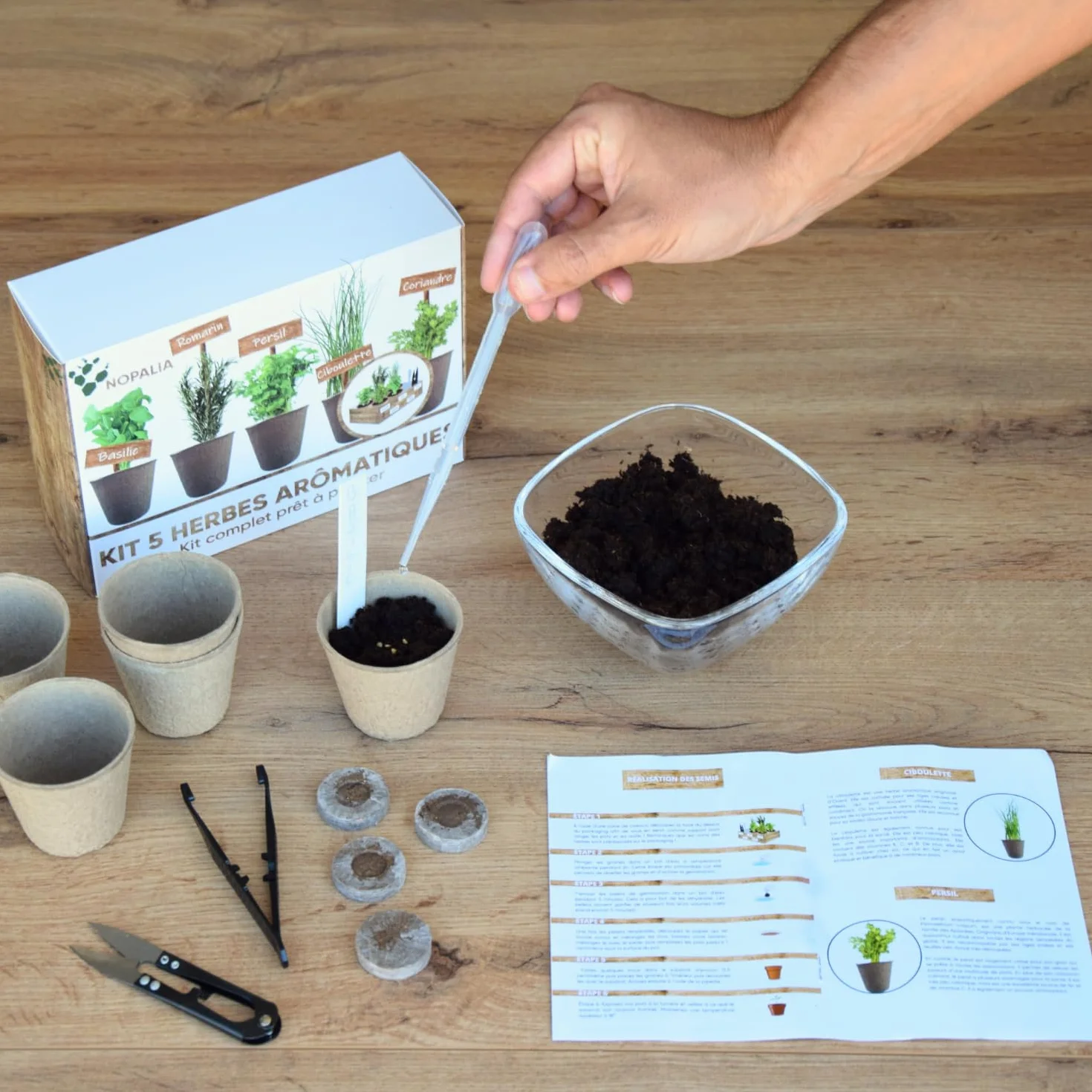 NOPALIA® Kit Hierbas Aromáticas Macetas Biodegradables Tijeras Accesorios Huerto Urbano Interior