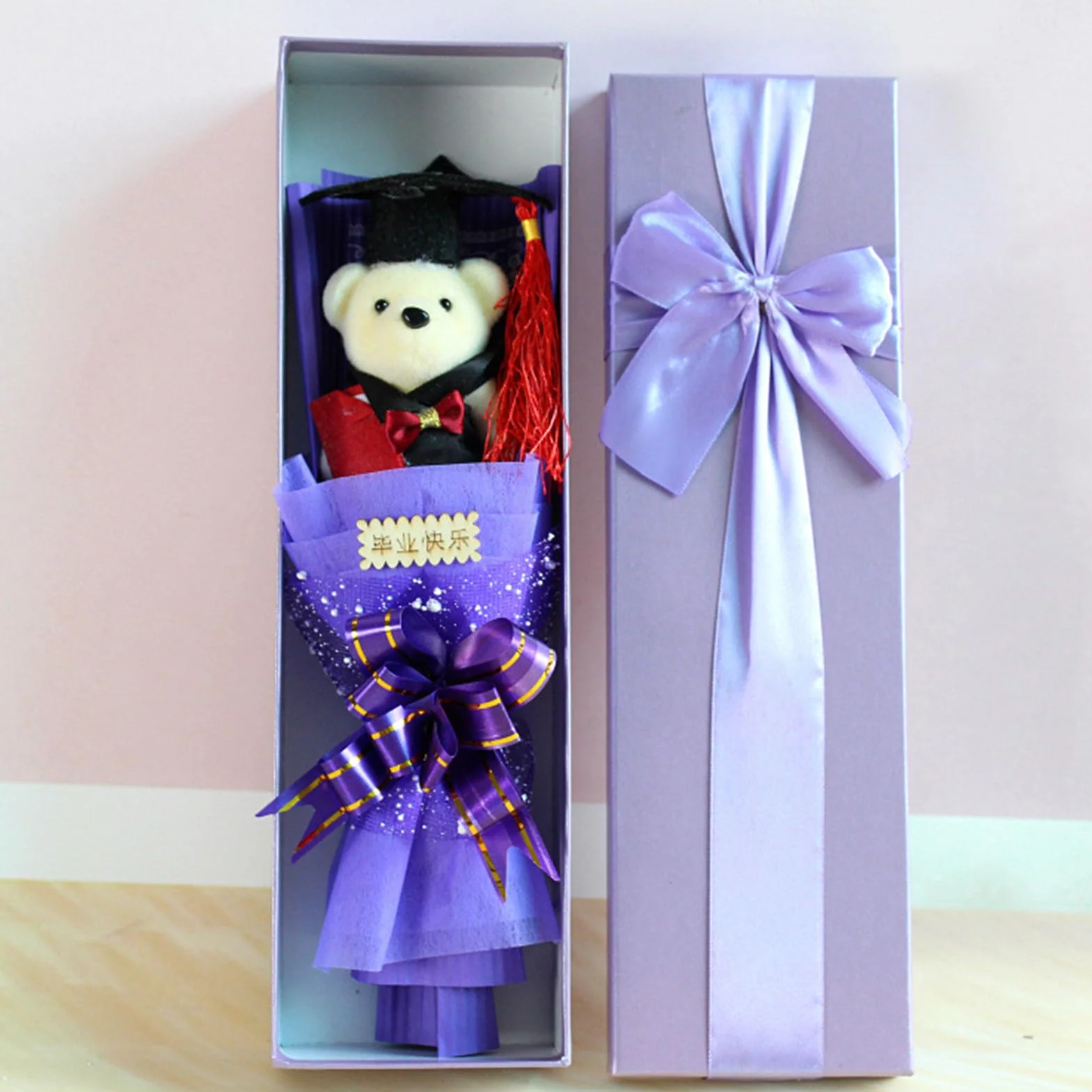 Oso Graduado con Birrete y Arreglo Floral Decorativo - Recuerdo Especial para Graduados