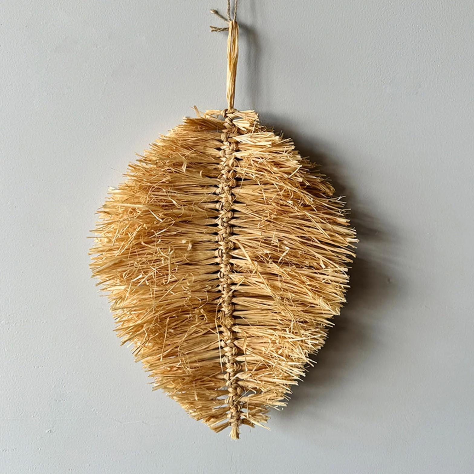 Adorno colgante de pared de rafia tejida a mano con forma de hoja, decoración para cabaña y dormitorio