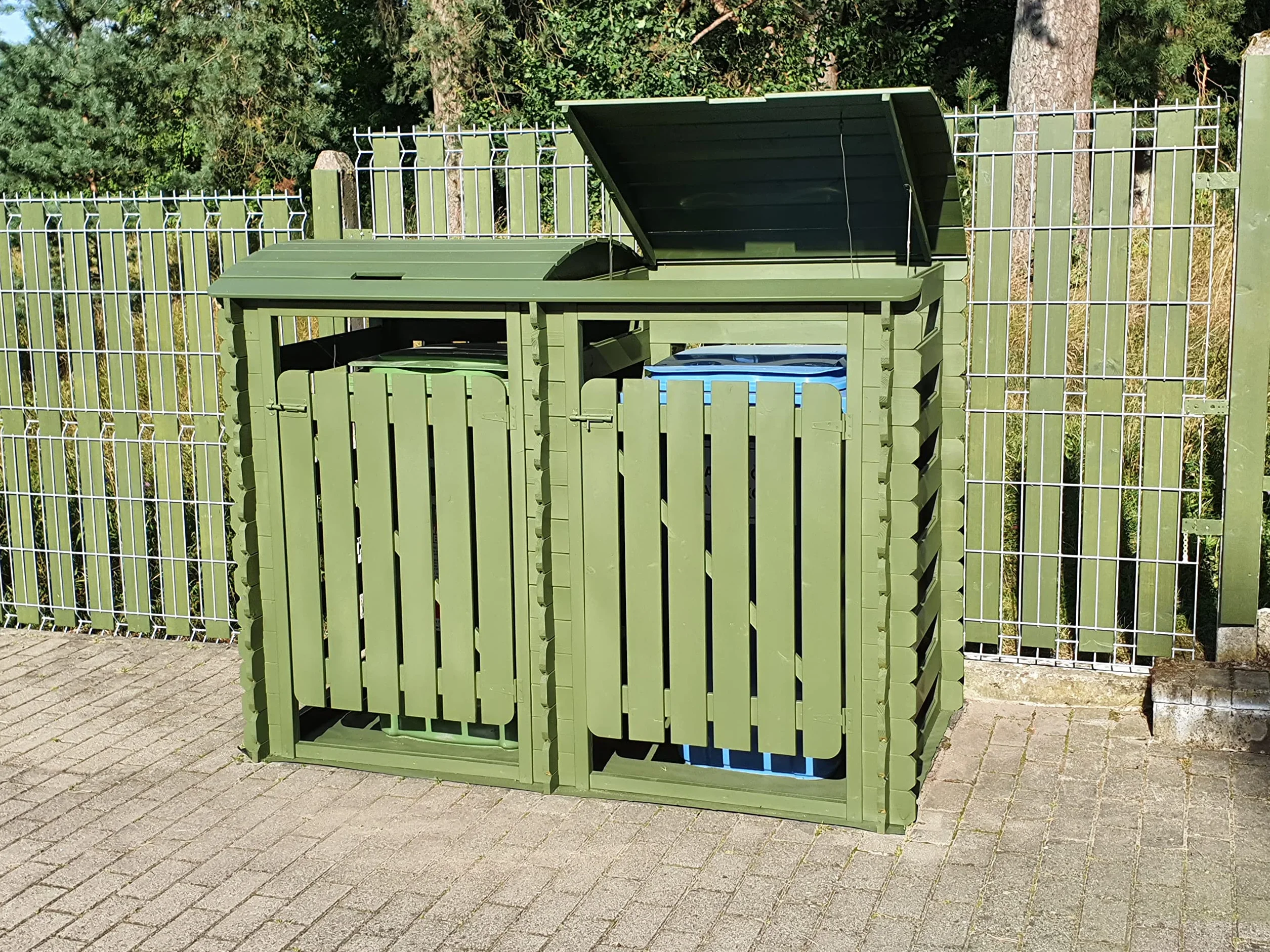 TIMBELA M605-1 Cobertizo para Cubos de Basura Doble de Madera con Puertas con Cerradura, 240 litros