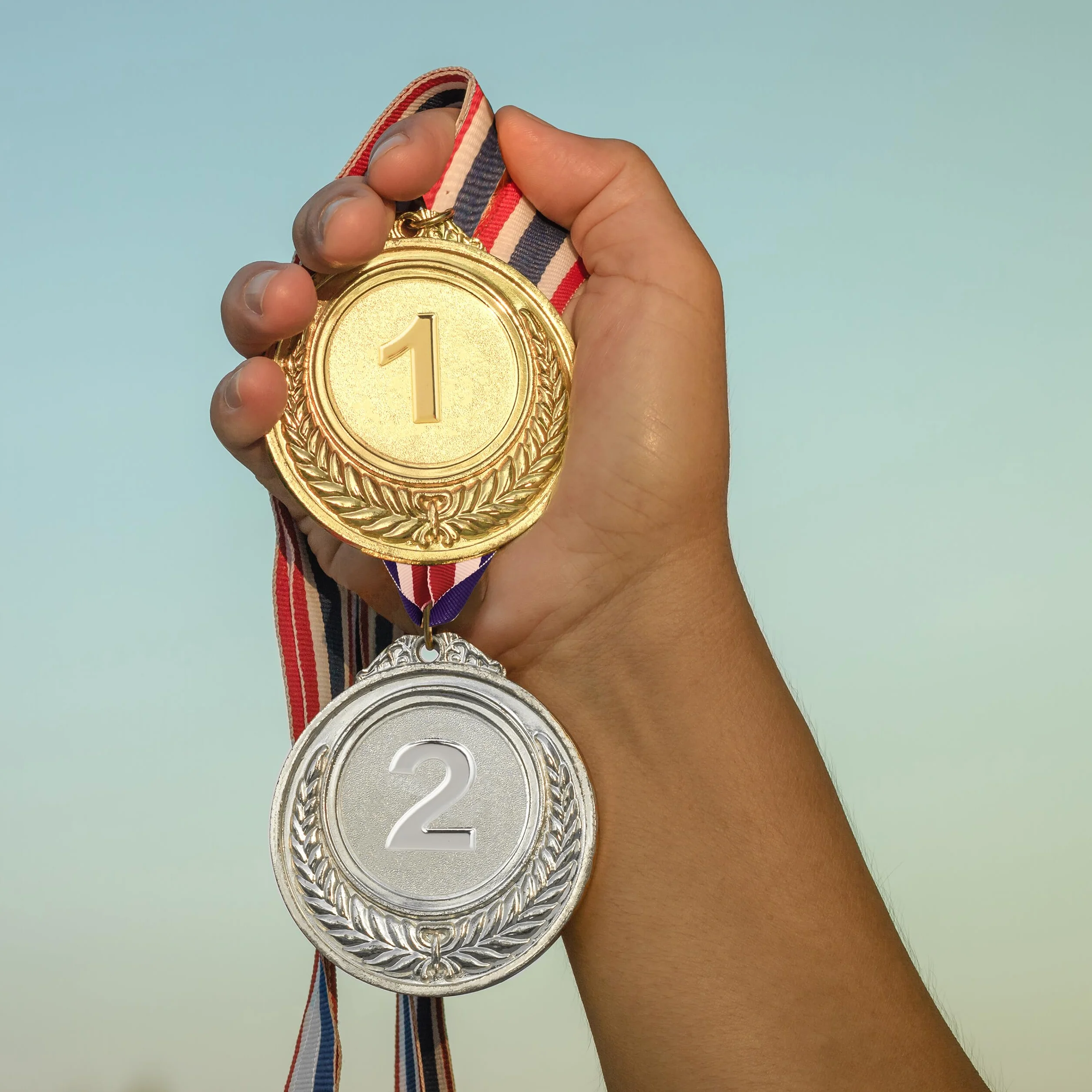 Relaxdays Medallas Infantiles Set 12 Ø 5 cm 1° 2° 3° Lugar Fútbol Premios Metal Dorado Plateado Bronce