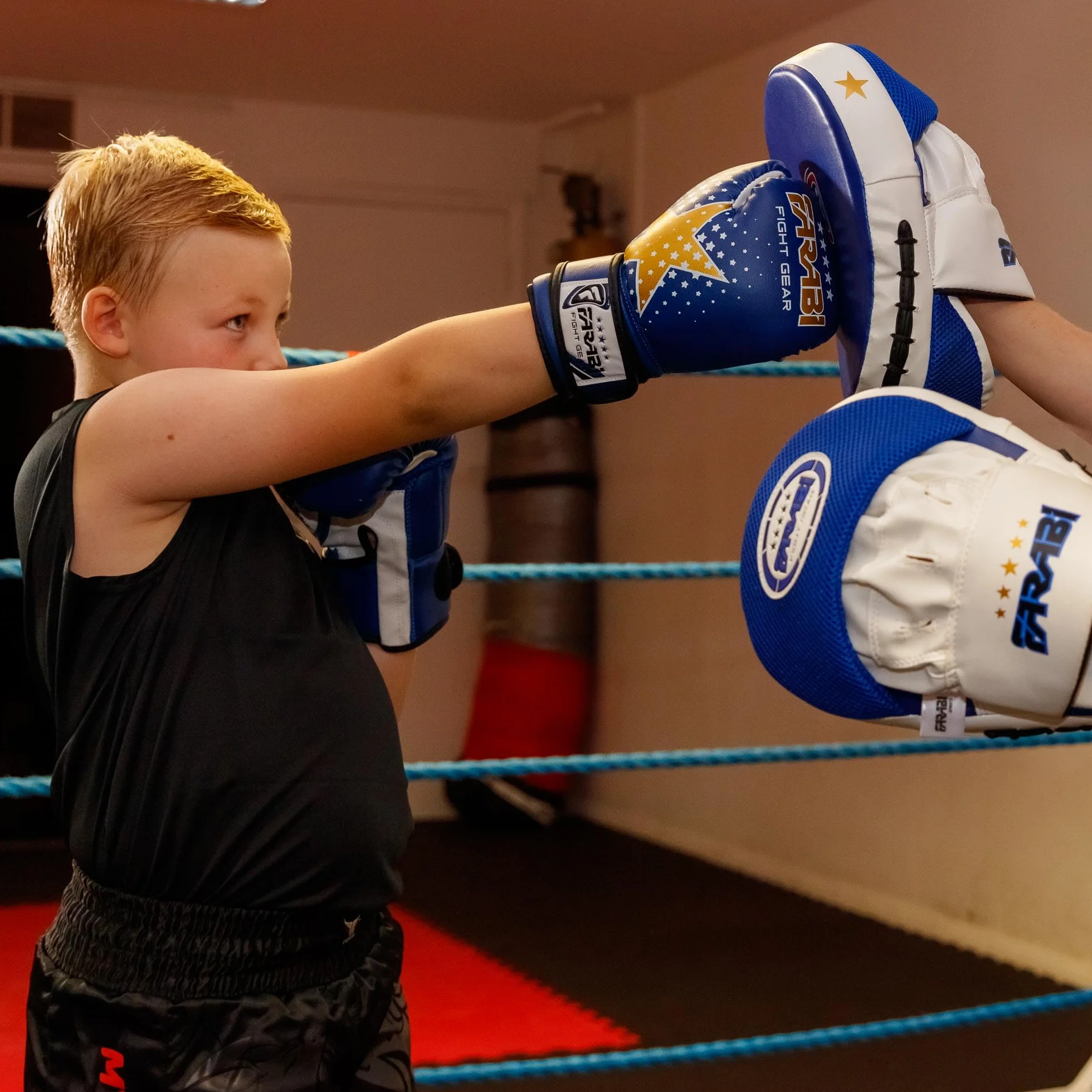 Farabi Sports Guantes de Boxeo para Niños y Niñas 6-oz Youth Junior MMA Muay Thai