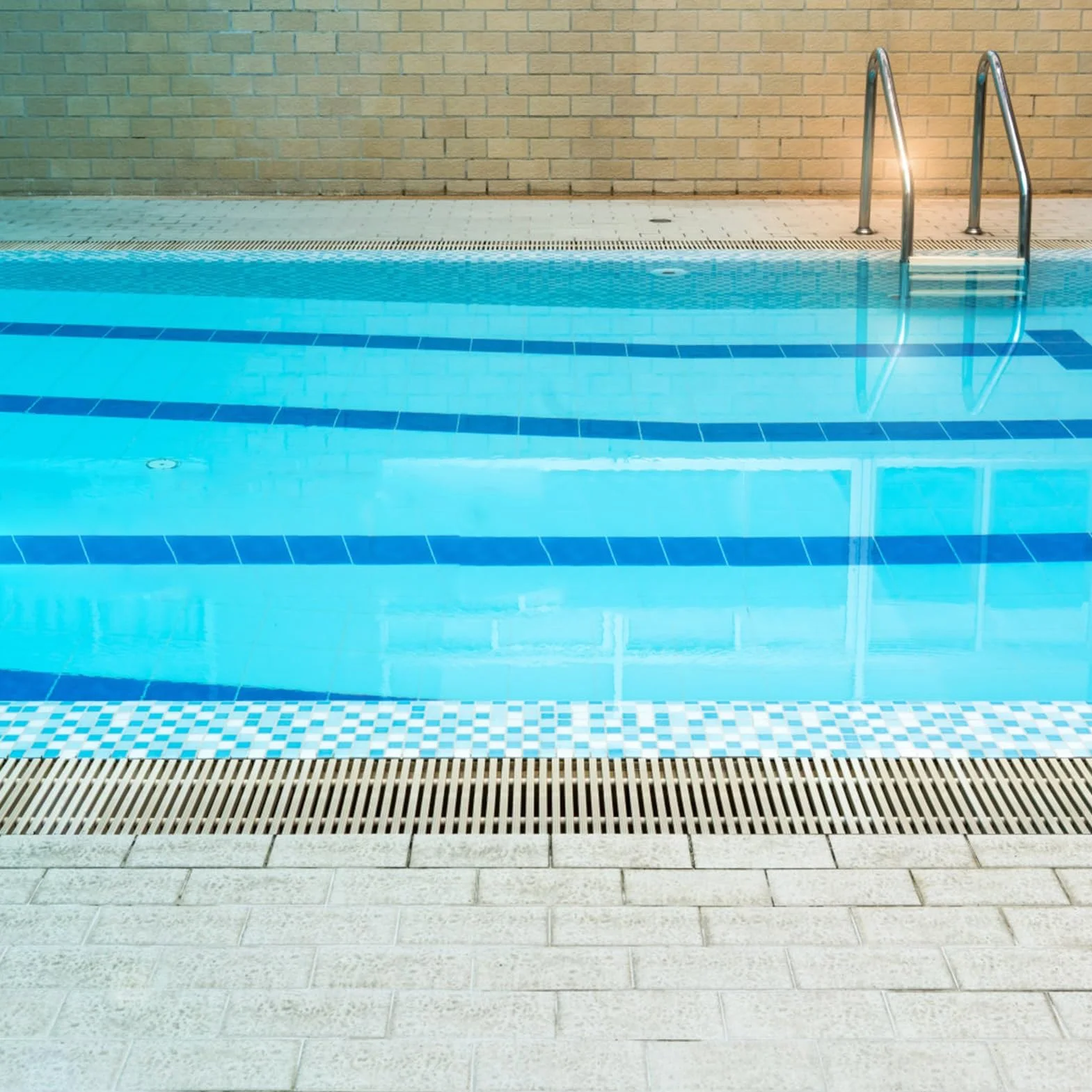 Rejilla Desbordamiento Drenaje Piscina ABS 25x100x2.5CM Resistencia UV