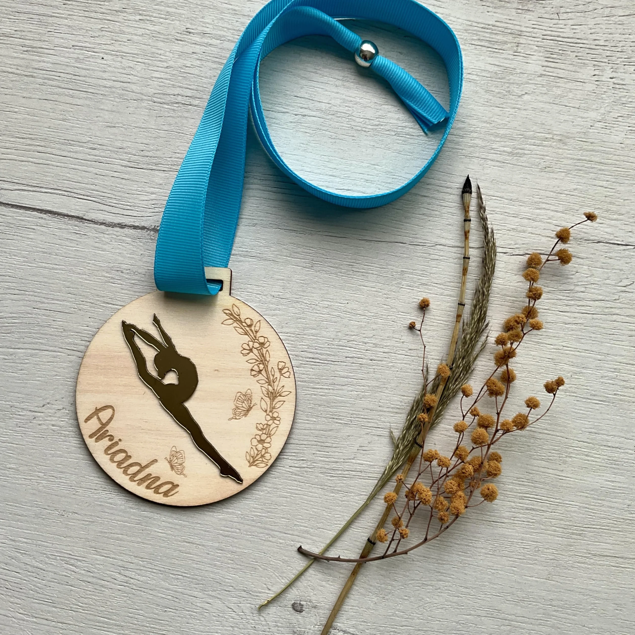 Medalla de Gimnasia rítmica de Madera Personalizada con Nombre y Fecha Grabada