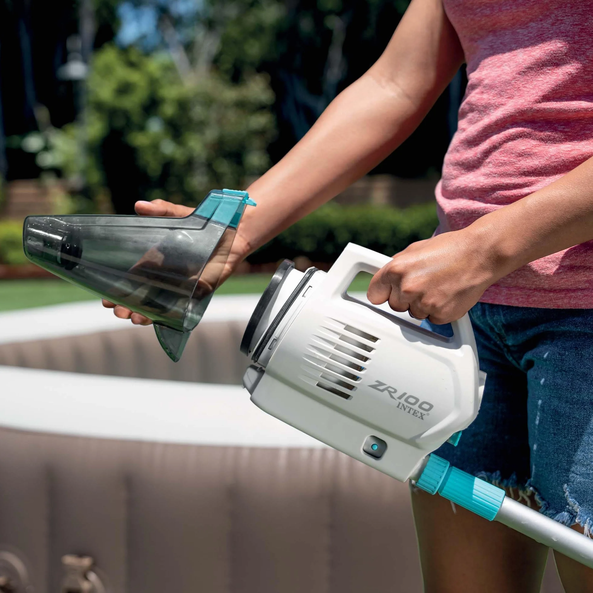 Aspirador Manual Eléctrico ZR100 Intex para Piscinas, Batería Recargable 50min, Mástil 2,39m