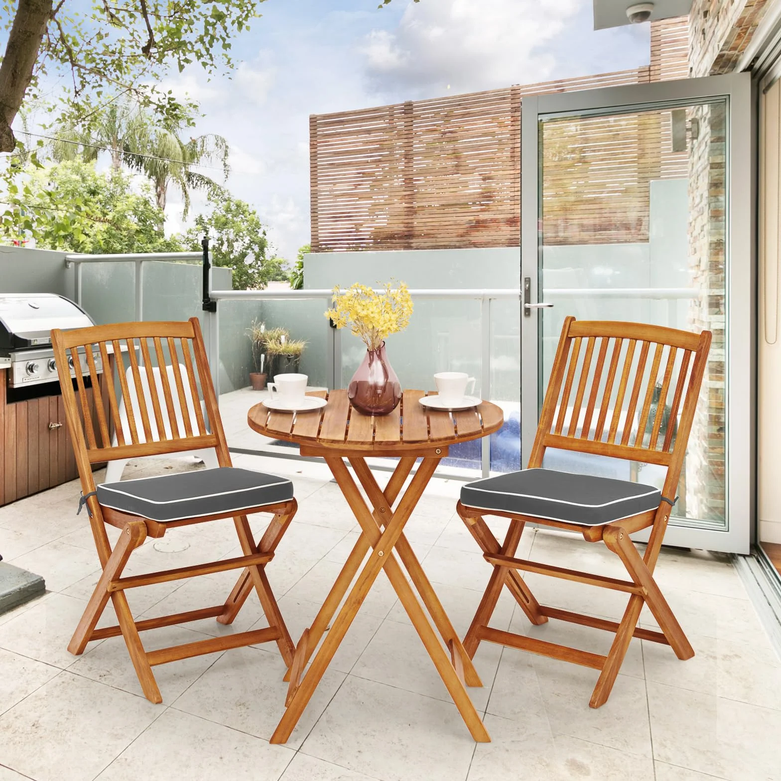 KOMFOTTEU Juego Mesa y 2 Sillas Plegables de Madera de Acacia para Exterior, Set con Cojines Gris