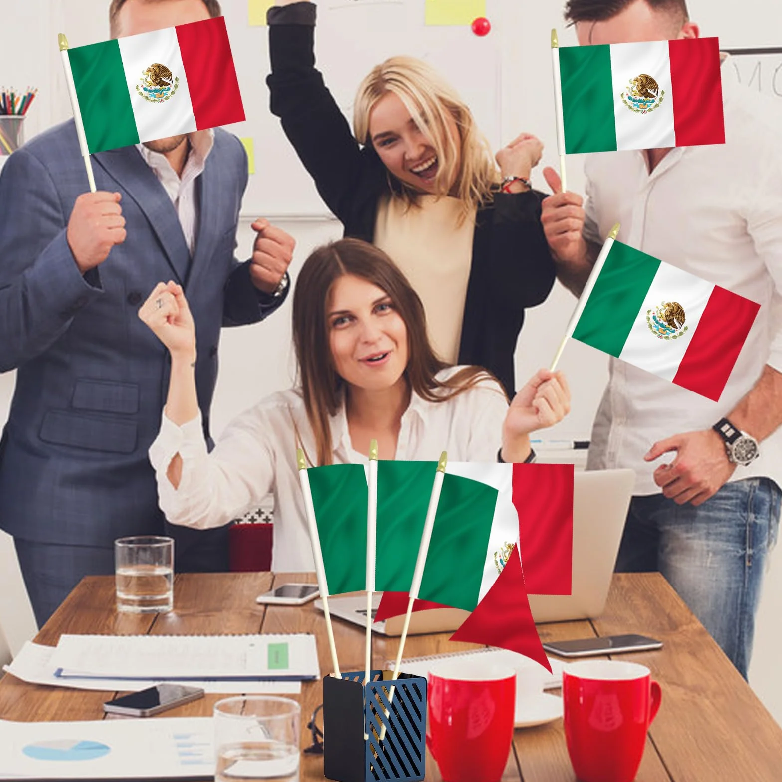 Paquete de 20 banderas mexicanas de mano de 5 x 8 pulgadas, pequeñas banderas de México en palos de madera con parte superior de lanza dorada, mini bandera mexicana para el Cinco de Mayo, Día de la