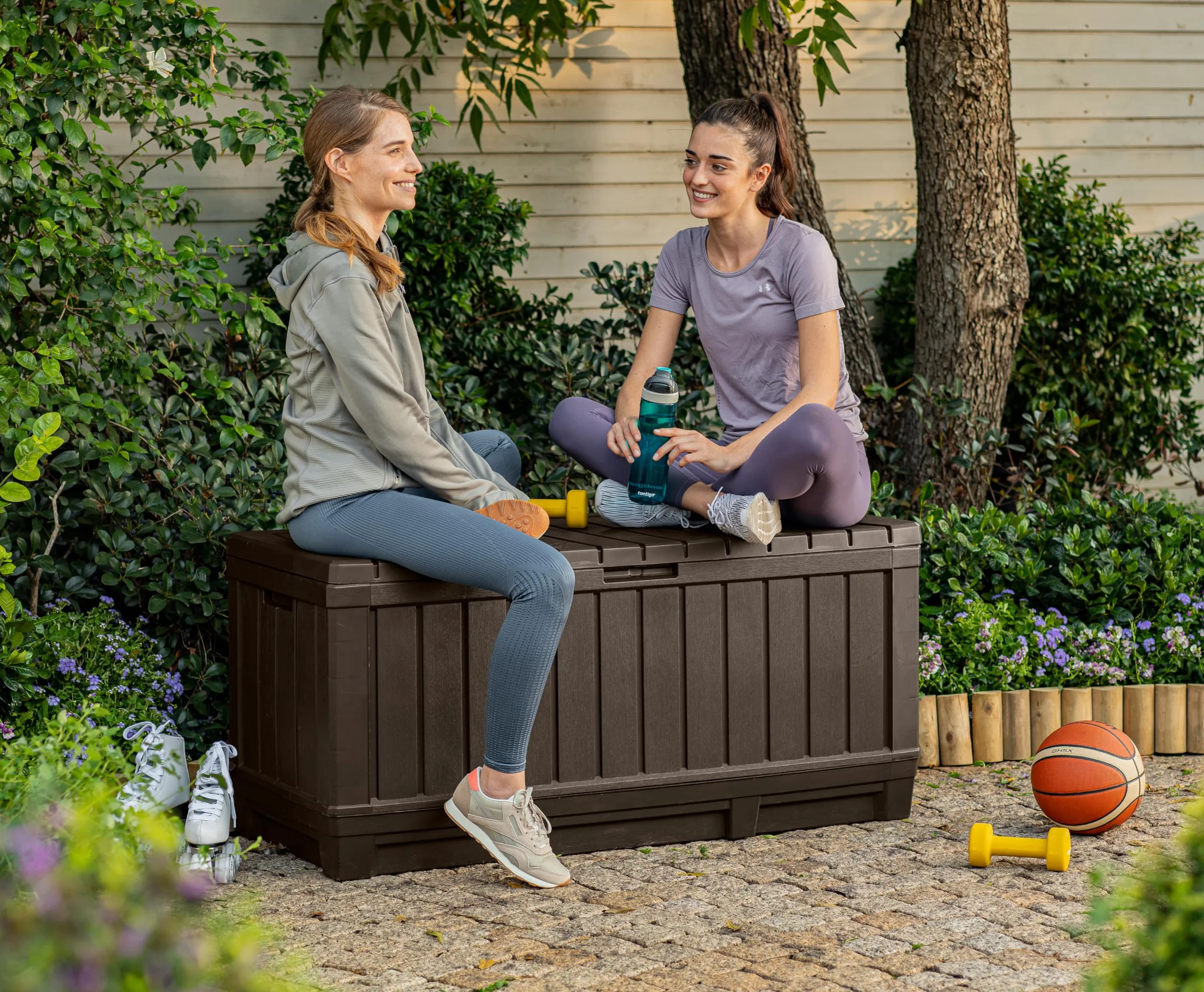 Keter Kentwood Baúl de Resina con Aspecto de Madera, 250 kg, Ruedas Incluidas, Marrón