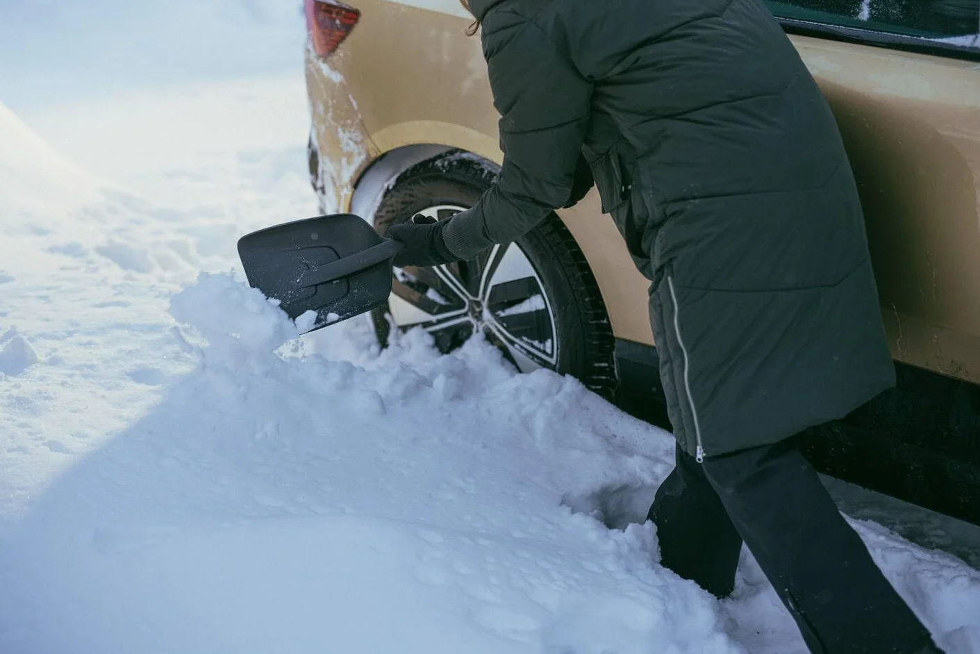 Fiskars Solid Pala de nieve para el coche, 63 cm, Negro, fibra de vidrio