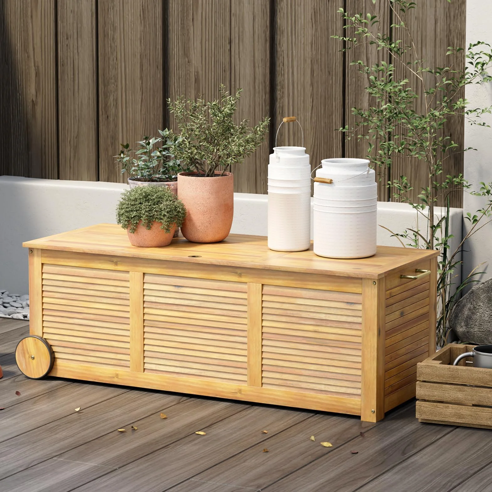 GOPLUS Caja de almacenamiento exterior 182L rodante madera de acacia con ruedas asa lateral impermeable