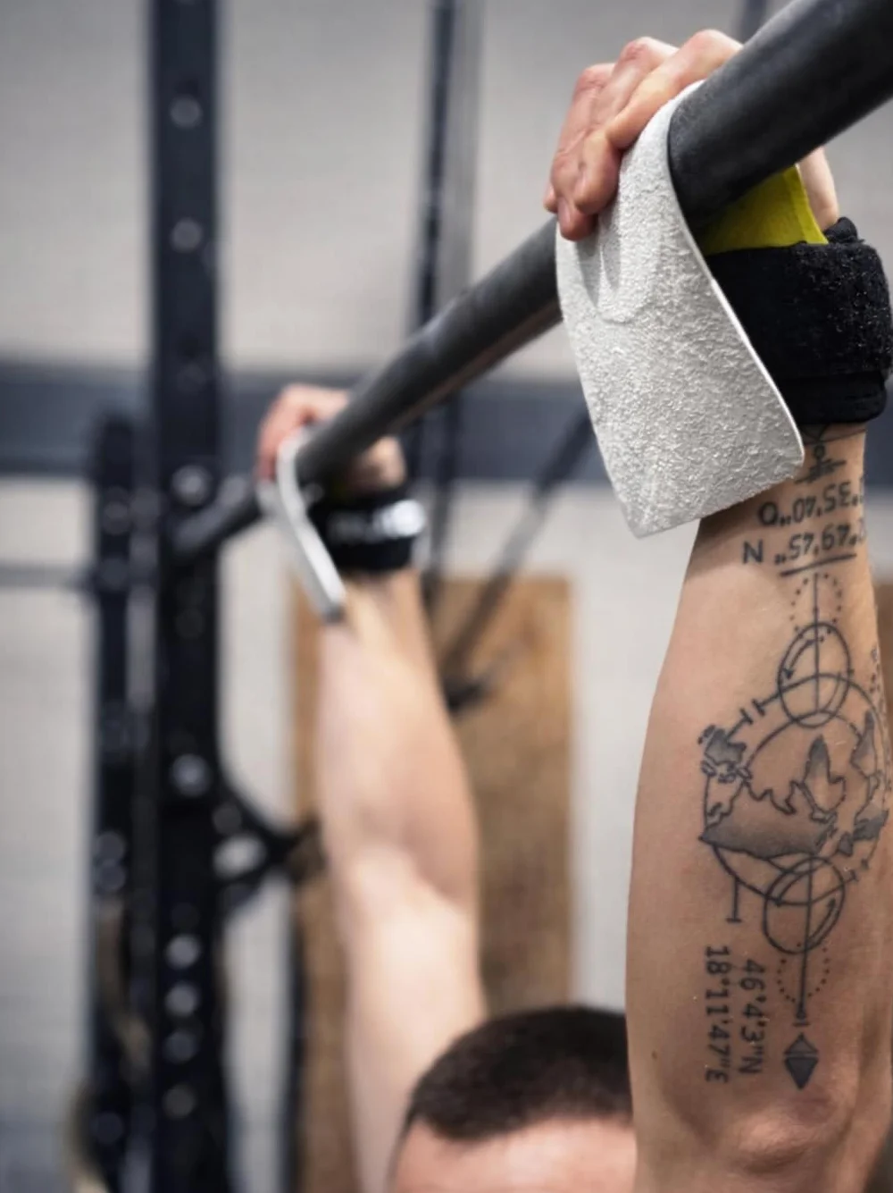 RUIDO Artemis Grips Calleras Crossfit Fibra de Carbono Agarre Antideslizante Dominadas