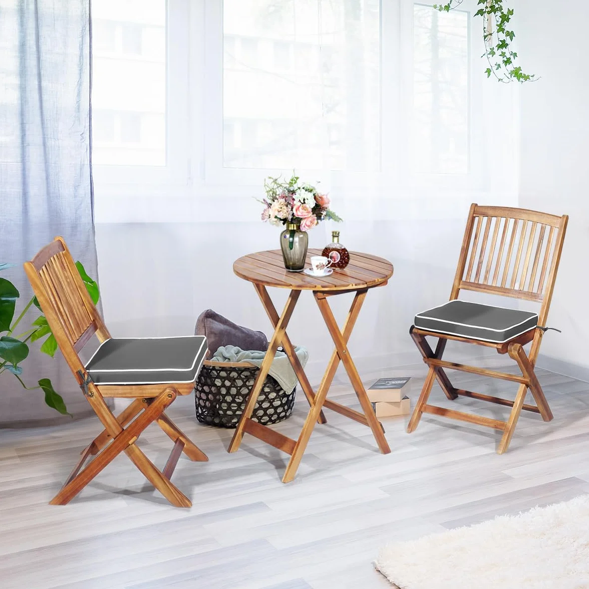KOMFOTTEU Juego Mesa y 2 Sillas Plegables de Madera de Acacia para Exterior, Set con Cojines Gris