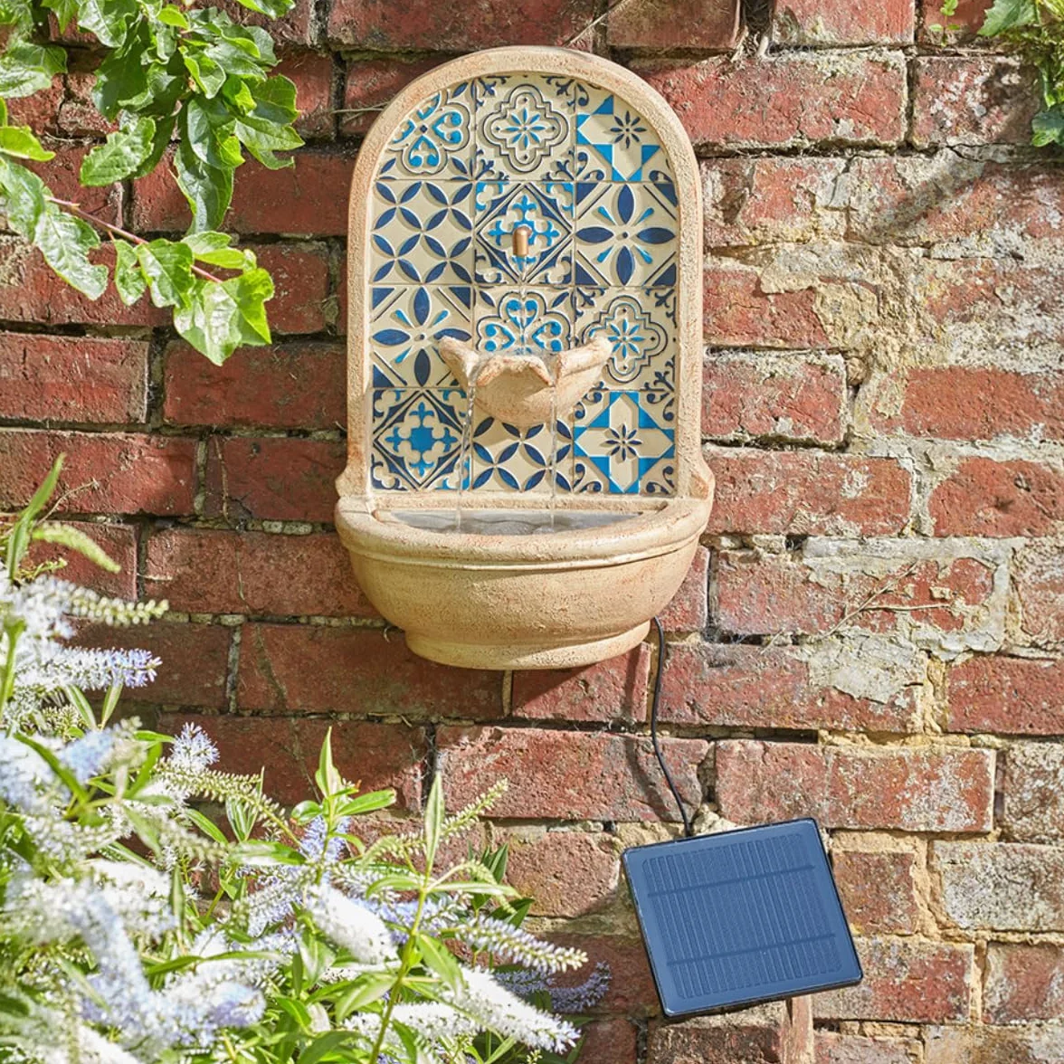 Festive Lights - Fuente de agua solar Aragon de 50 cm con diseño de mosaico, polirresina multicolor, clasificación IP44, función de jardín al aire libre, batería recargable, bomba de recirculación y