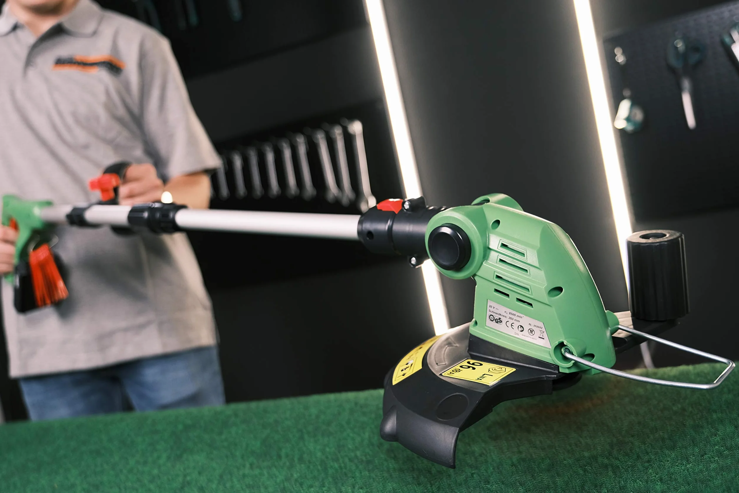 Brüder Mannesmann Werkzeuge M17782 Cordless Grass Trimmer 20 V