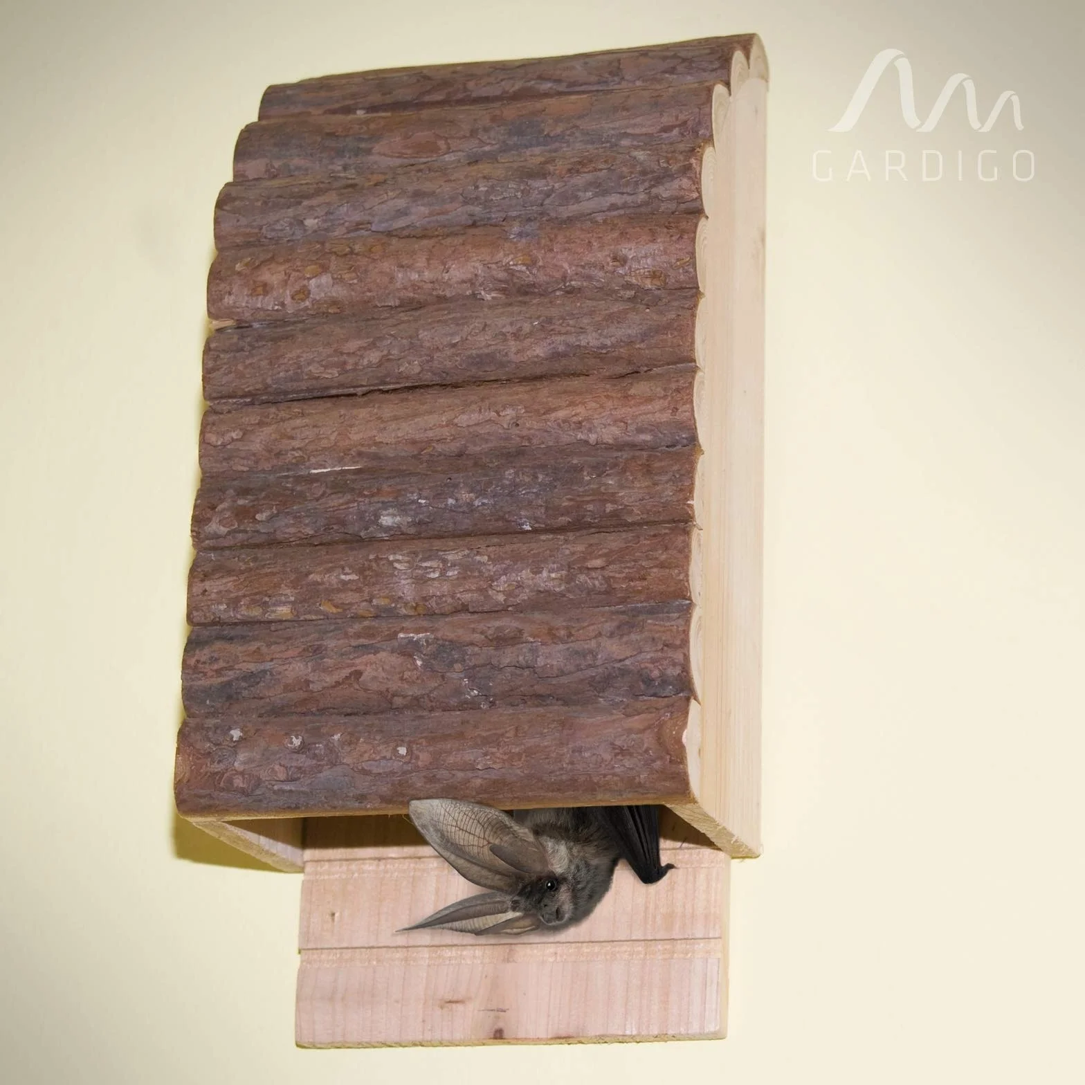 Gardigo® Caja para Murciélagos de Madera | Refugio Murciélago Resistente para Colgar | Nido para Murciélagos de Jardín | Aprox. 29 x 14 x 8 cm | Caja Nido Exterior para Control Natural de Insectos