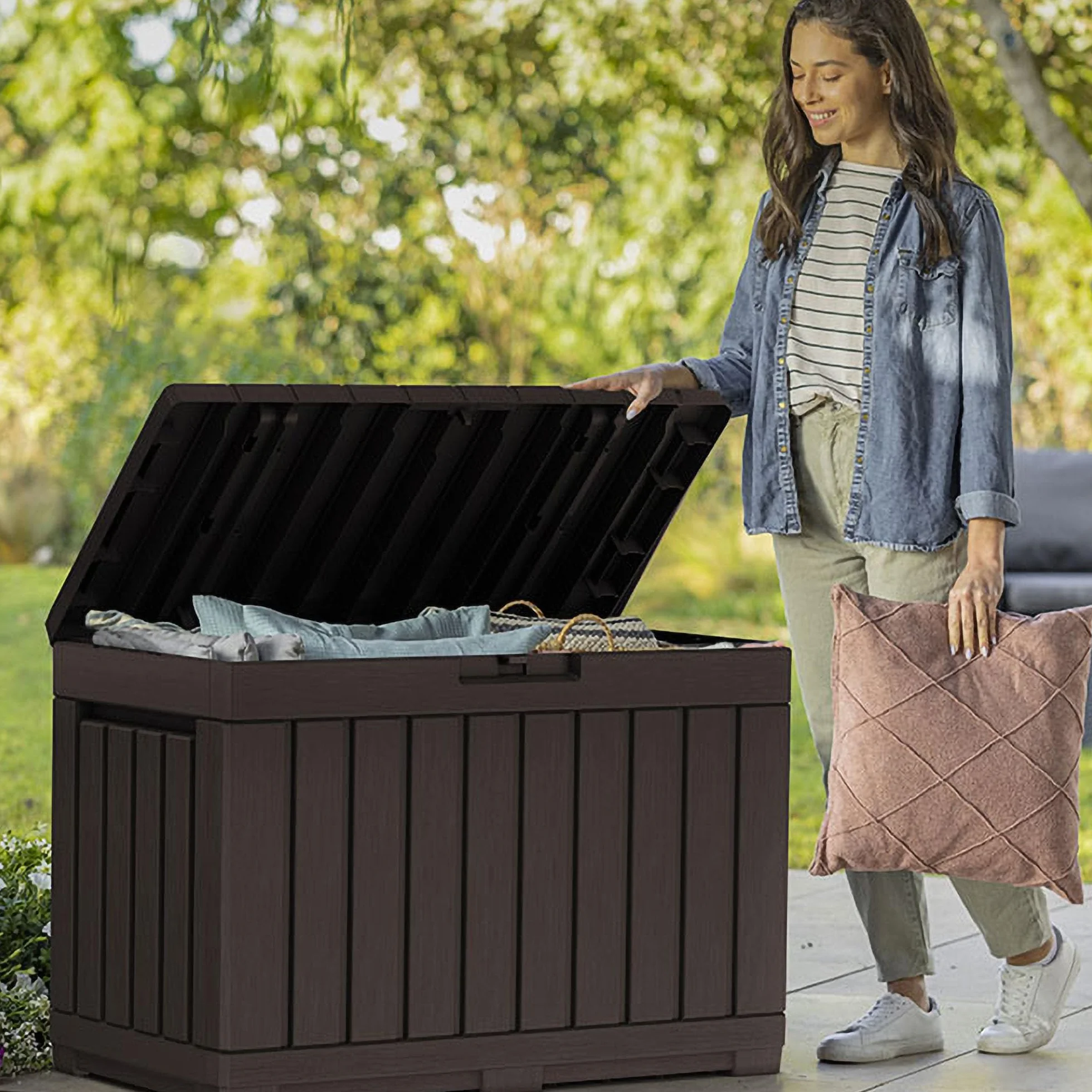 Keter KENTWOOD Baúl de jardín 190 l marrón resistente intemperie efecto madera asiento UV cerradura