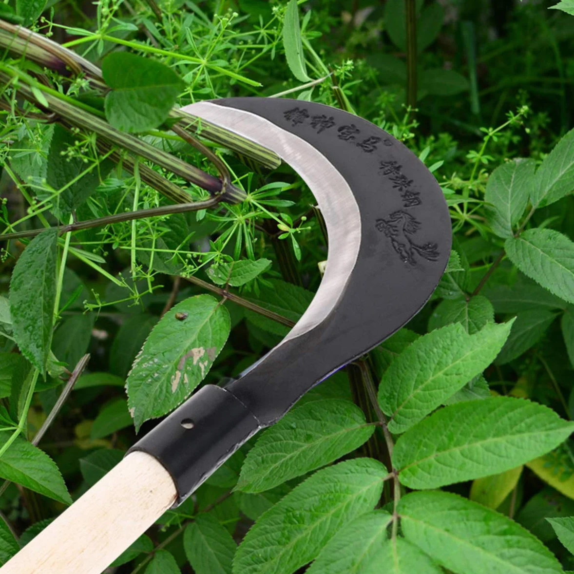 BESPORTBLE Guadaña de Mano para Deshierbar Mango Largo de Madera, Acero al Manganeso Afilado y Equilibrado para Jardinería y Césped Varios estilos