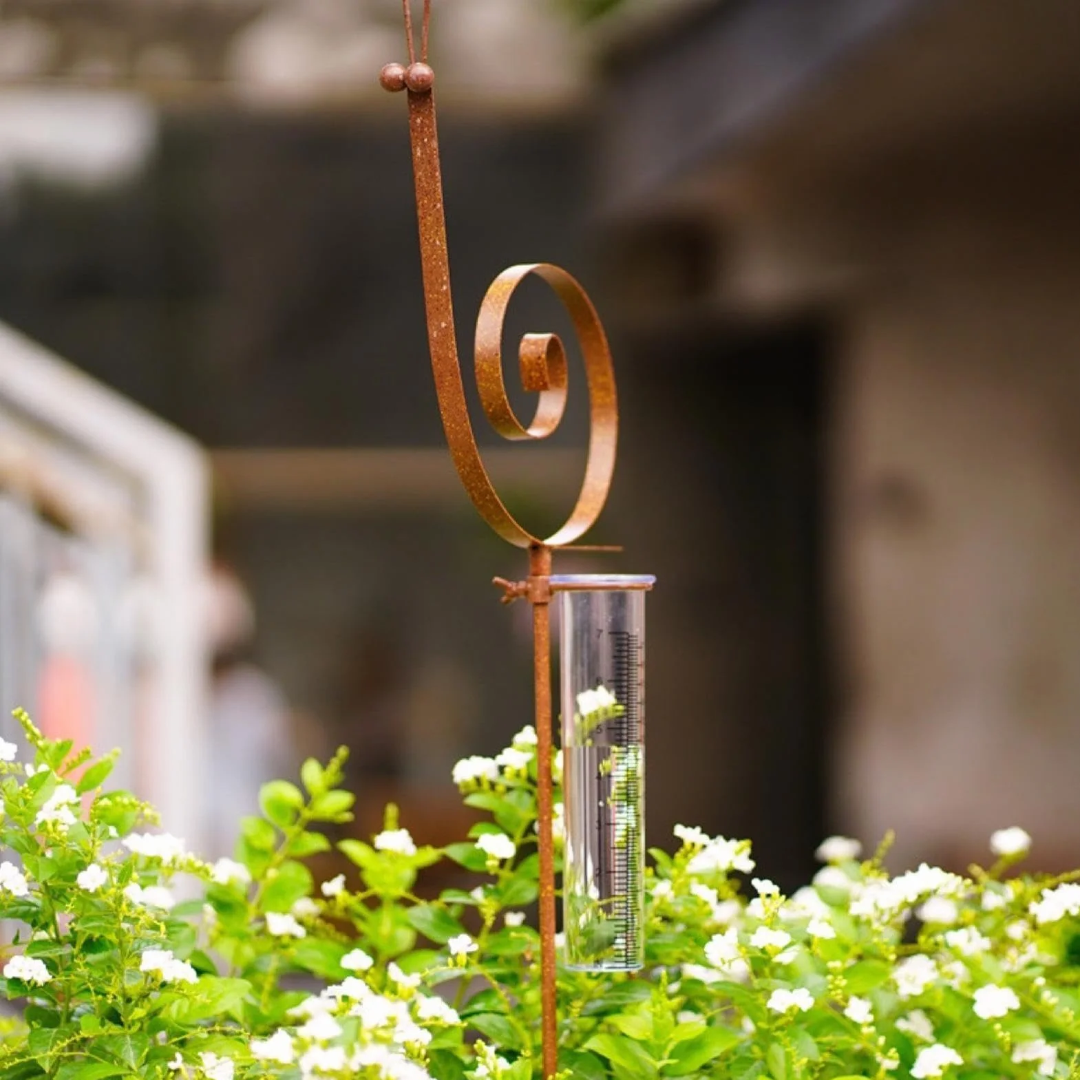 Decorative Rain Gauge Snail Shape Stake Rustproof Garden Rain Meter