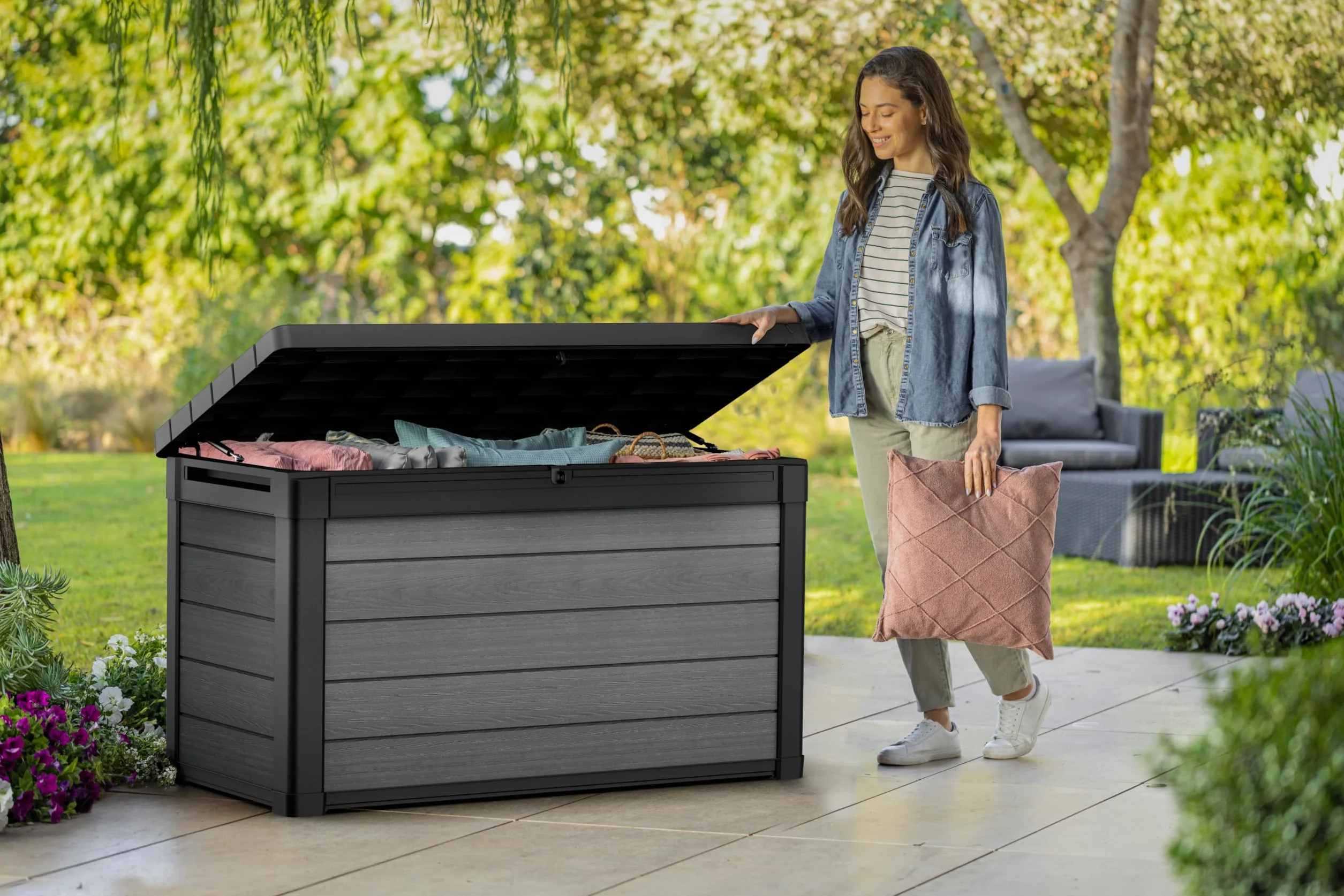 Keter Baúl de jardín 380 l gris efecto madera 122,9 x 62,1 x 70,6 cm