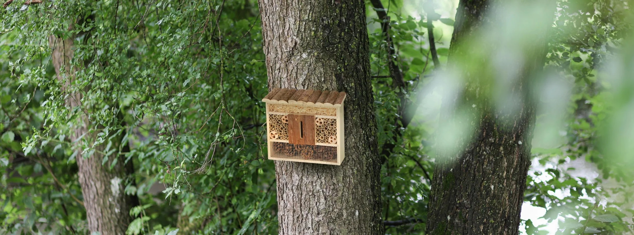Kerbl Hotel para Insectos Natural Madera 29x8x28cm Ayuda para Anidar e Hibernar
