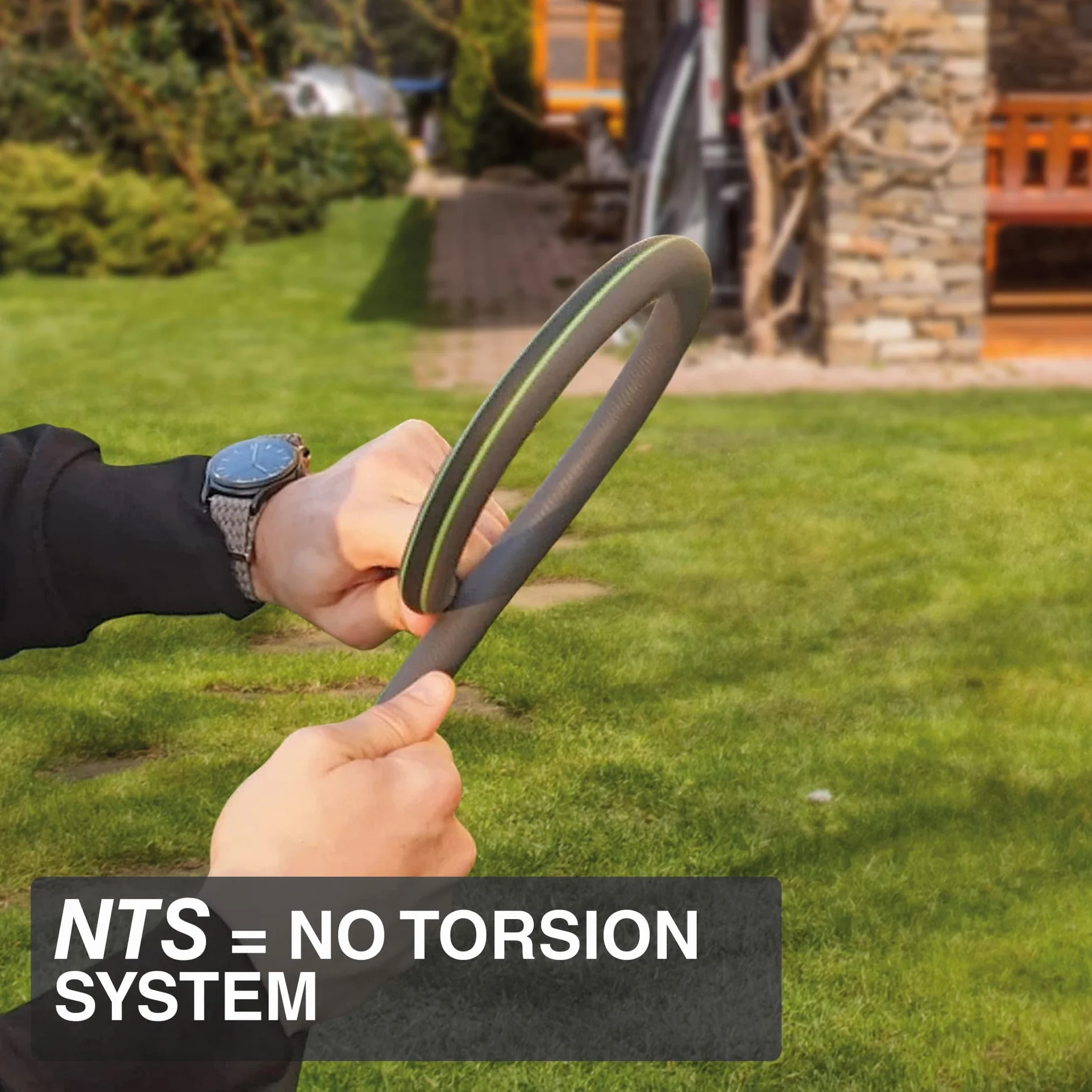 FITT FORCE 3/4" 25 m – Manguera de jardín plana y compacta; Tecnología innovadora; Ligera y resistente; Anti-torsión; Alta durabilidad; Ideal para riego intensivo; Made in Italy