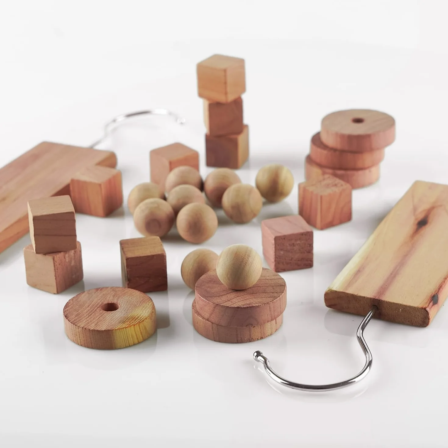 Repelente de polillas de madera de cedro para armarios, 56 discos de madera de cedro 100% natural, anillos de madera de cedro y bolas de cedro para caja de almacenamiento, cajones, almacenamiento de