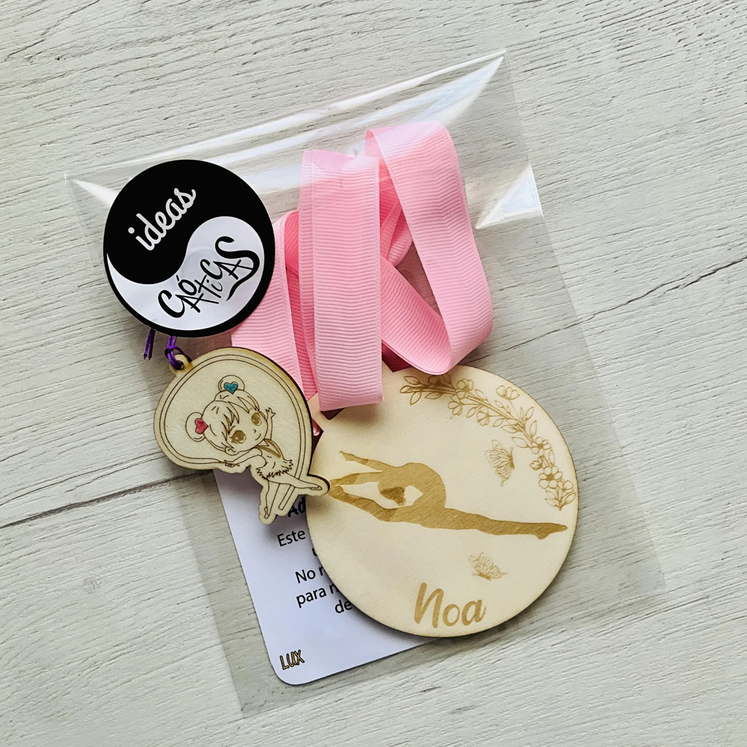 Medalla de Gimnasia rítmica de Madera Personalizada con Nombre y Fecha Grabada