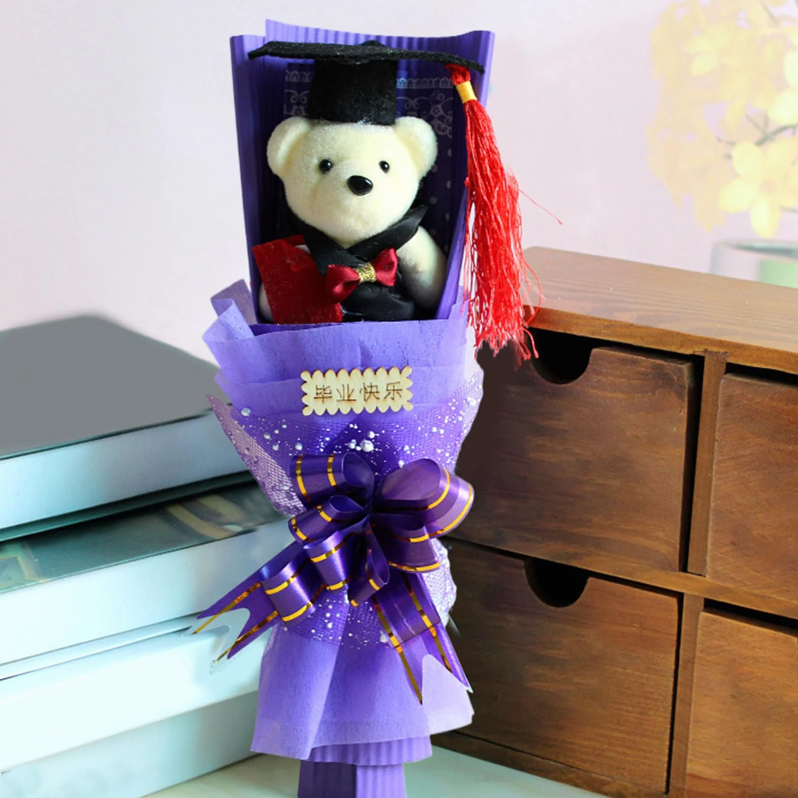 Oso Graduado con Birrete y Arreglo Floral Decorativo - Recuerdo Especial para Graduados